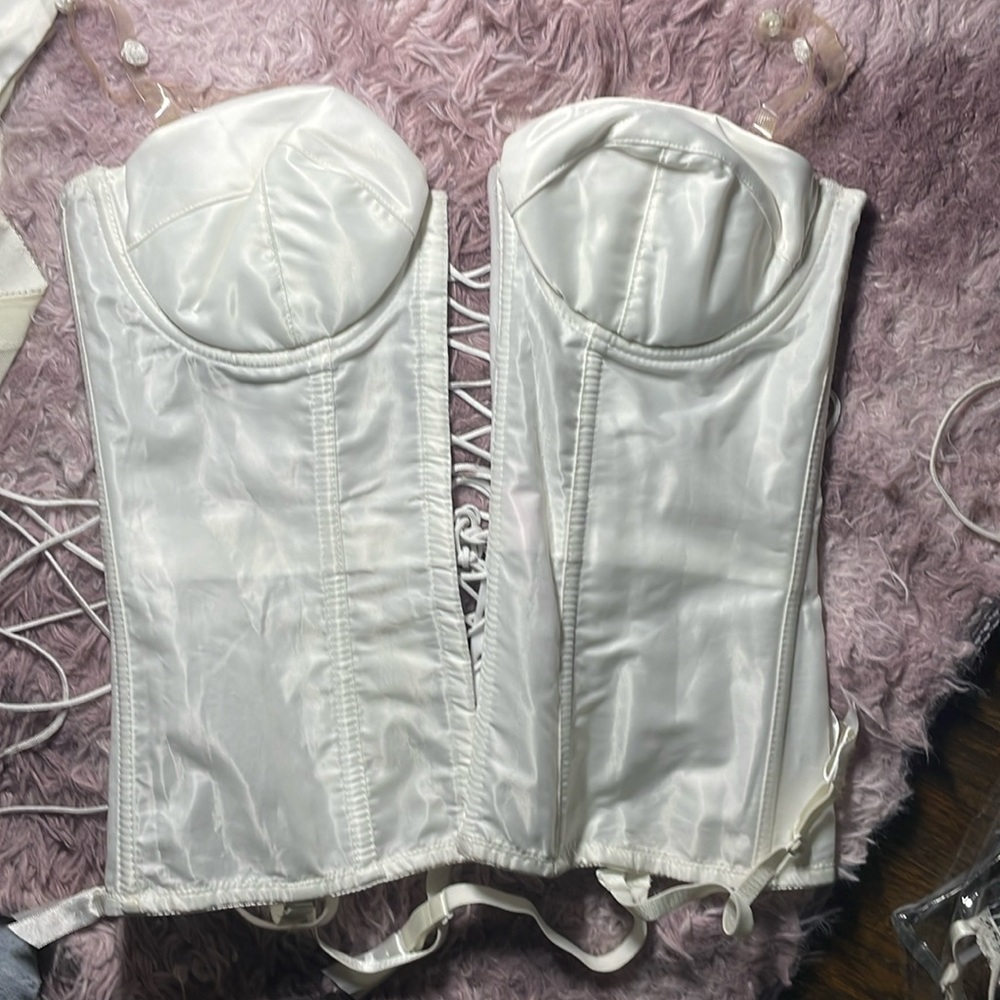 Beautiful Vintage FREDERICKS OF HOLLYWOOD